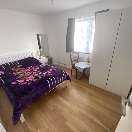 Art Double Bed Room Edgware Екстериор снимка