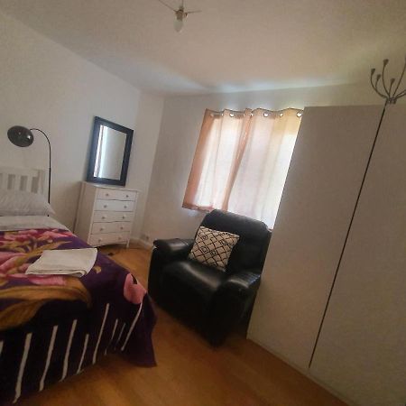 Art Double Bed Room Edgware Екстериор снимка