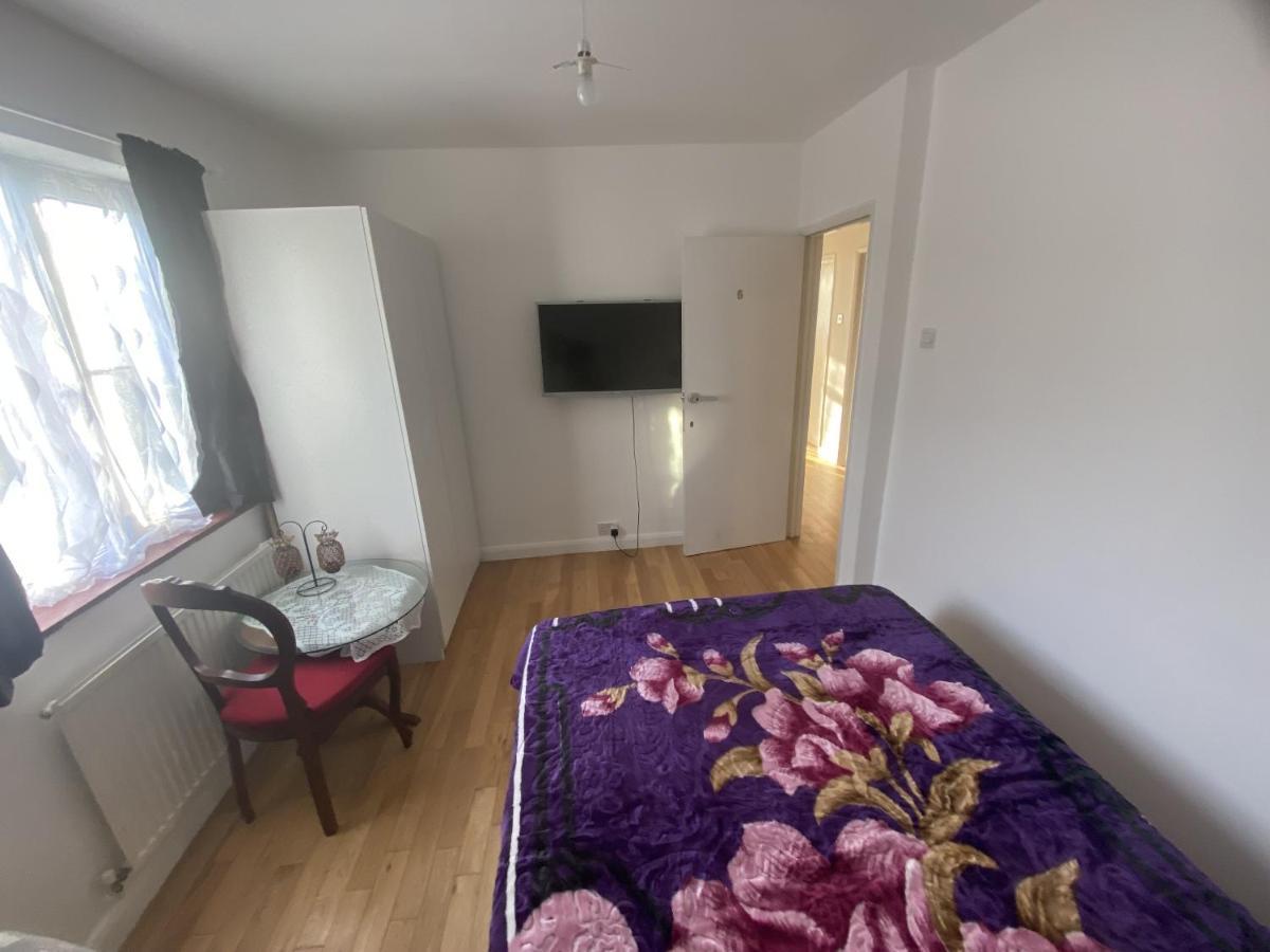 Art Double Bed Room Edgware Екстериор снимка