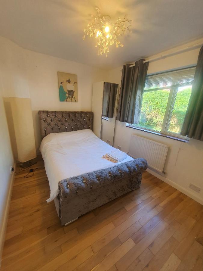 Art Double Bed Room Edgware Екстериор снимка