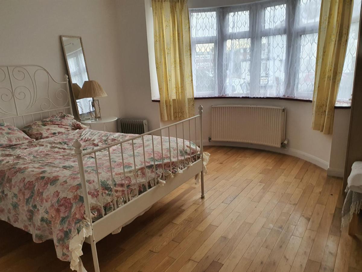 Art Double Bed Room Edgware Екстериор снимка