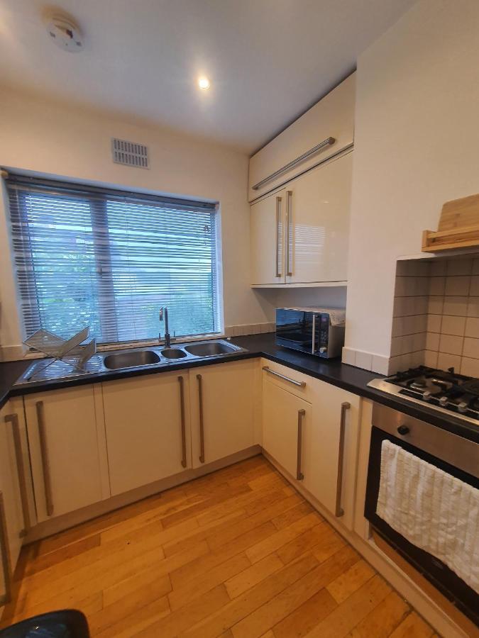 Art Double Bed Room Edgware Екстериор снимка