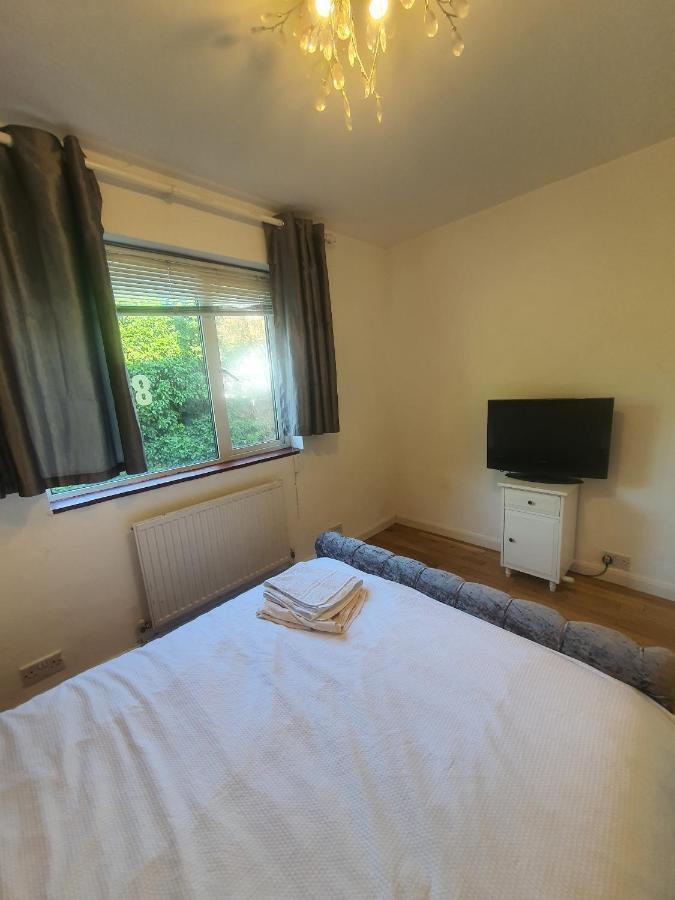 Art Double Bed Room Edgware Екстериор снимка